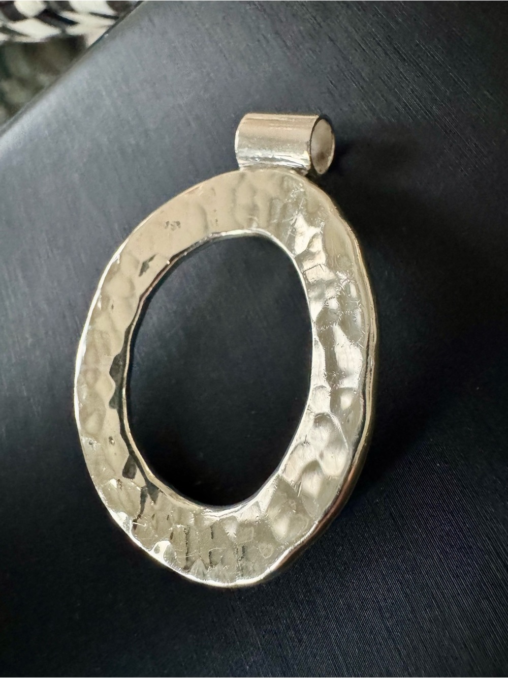 JRI MEX Hammered Oval Pendant - Silver 925